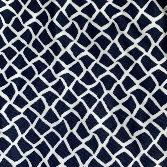 LL Bean Women’s one-piece swimsuit size 4 UPF 50+, adjustable straps, ruching - Picture 7 of 10